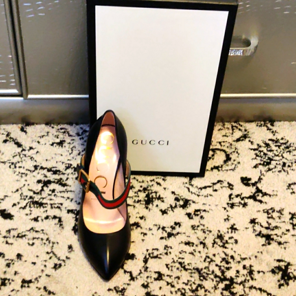 Gucci Slyvie pump size 37  Never Worn